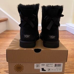 Black Ugg, short ribbon boots size 7